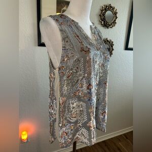Anthropologie HD in Paris Geometric Gray Sleeveless Top